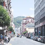 公寓 Prime Location | 4br, 2ba & Parking *