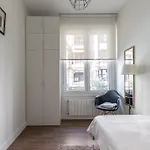 Prime Location | 4br, 2ba & Parking * 毕尔巴鄂
