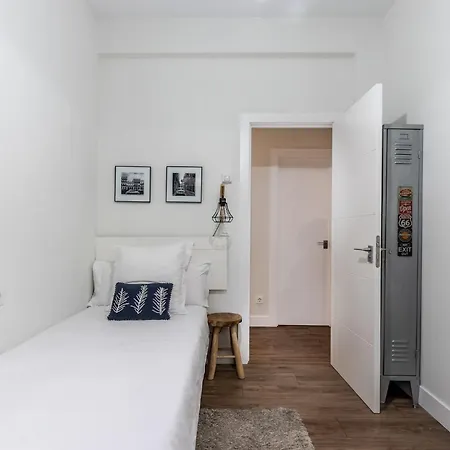 Homeloving Centre With Parking Apartment