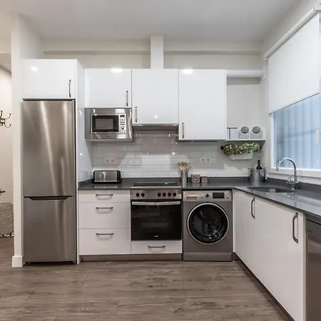 Apartment Homeloving Centre With Parking *