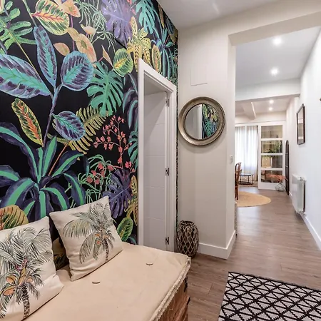 Homeloving Centre With Parking Apartment *