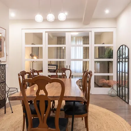 Apartment Homeloving Centre With Parking *