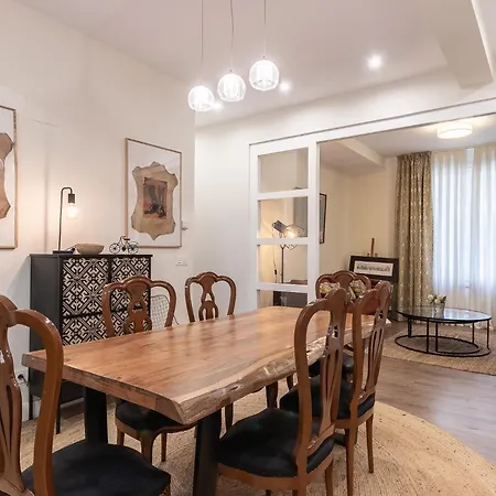 Home-loving Centre Parking Apartament