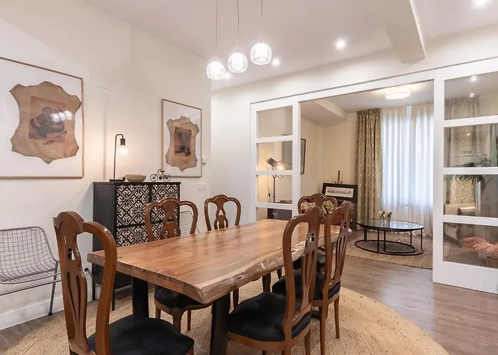 Modern 4br/2ba In Prime + Parking Appartamento